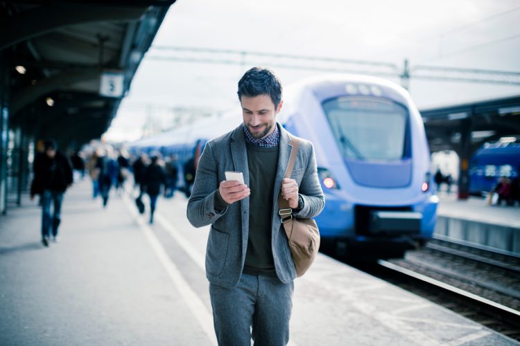 Business man use webchat in Messenger to talk with SJ